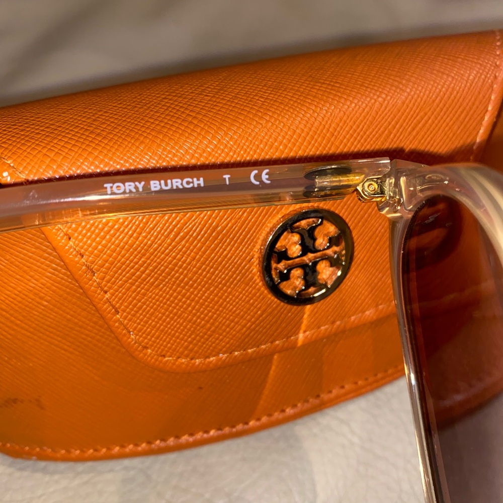Tory Burch TY9056U Sunglasses with leather case. - Picture 6 of 11
